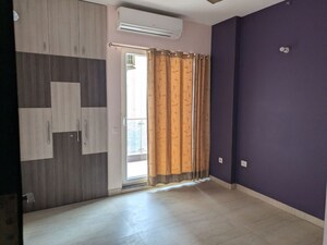 Room in 3 BHK Apartment at Microtek Greenburg, Sector 86 – for Rent