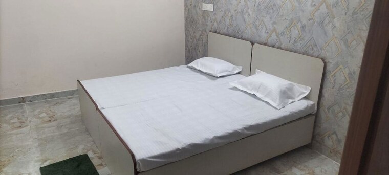 Bedroom, sector 58 Pg For Boys & Girls In Sector 58 9925532