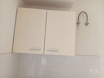 Furnished Amenities in 3 BHK Apartment at DLF Regal Gardens, Sector 90 – for Rent