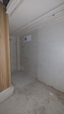Retail Shop For Rent in Lokhandwala Complex