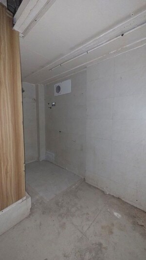  Shop For Rent in Lokhandwala Complex