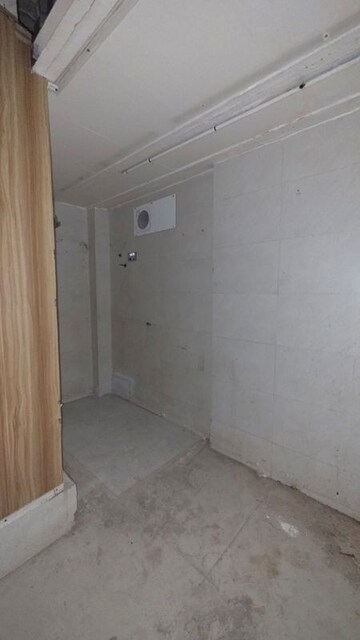  Shop For Rent in Lokhandwala Complex