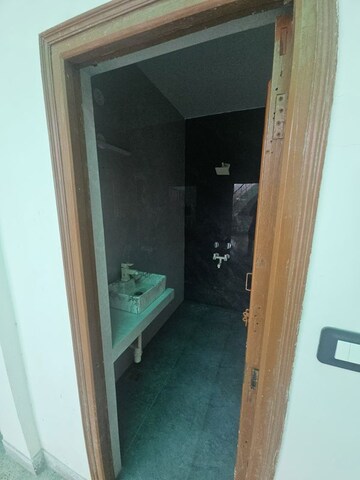 Kitchen in 2.5 BHK Builder Floor at RWA Apartments Sector 40, Sector 40 – for Rent