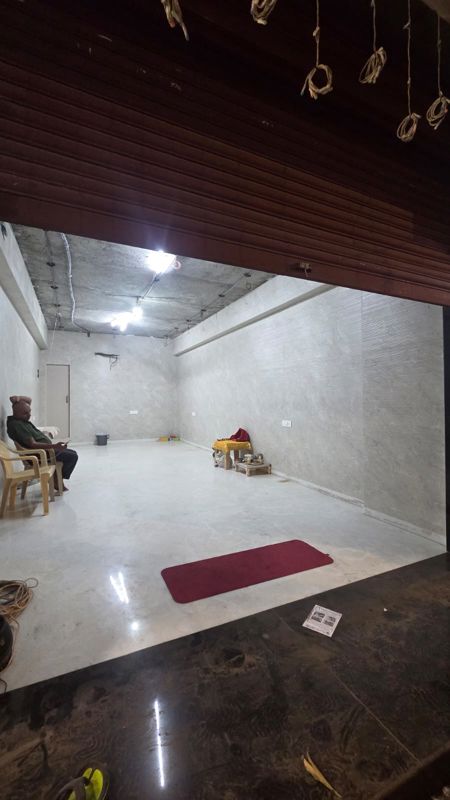Retail Shop For Rent in Lokhandwala Complex