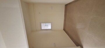 Room in 2.5 BHK Apartment at GLS Avenue 81, Sector 81 – for Rent