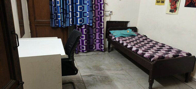 Bedroom, sector 31 Pg For Boys In Sector 31 9925849
