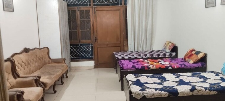 Bedroom, sector 31 Pg For Boys In Sector 31 9925849