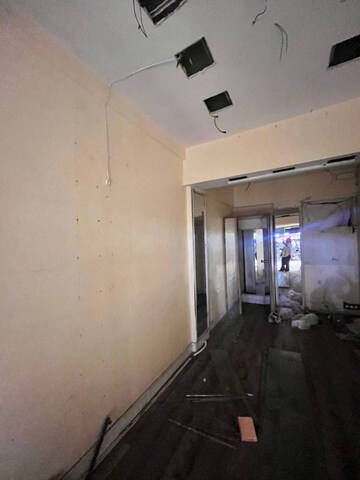  Shop For Rent in Lokhandwala Complex