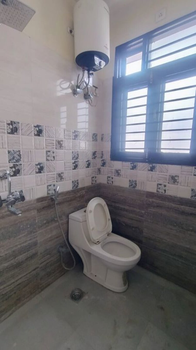 Bathroom, birla-arika 2 Bedroom 150 Sq.Ft. Builder Floor In Sector 31 Gurgaon 9926007