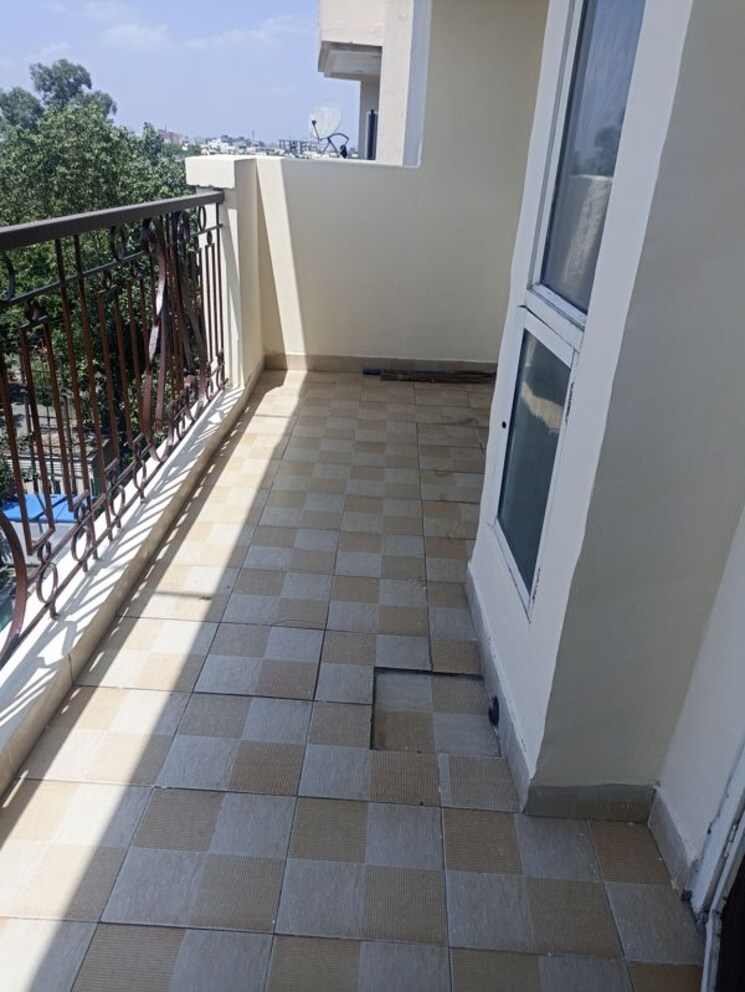 Balcony, park-view-apartments 3 Bedroom 1750 Sq.Ft. Apartment In Sector 51 Noida 9926055