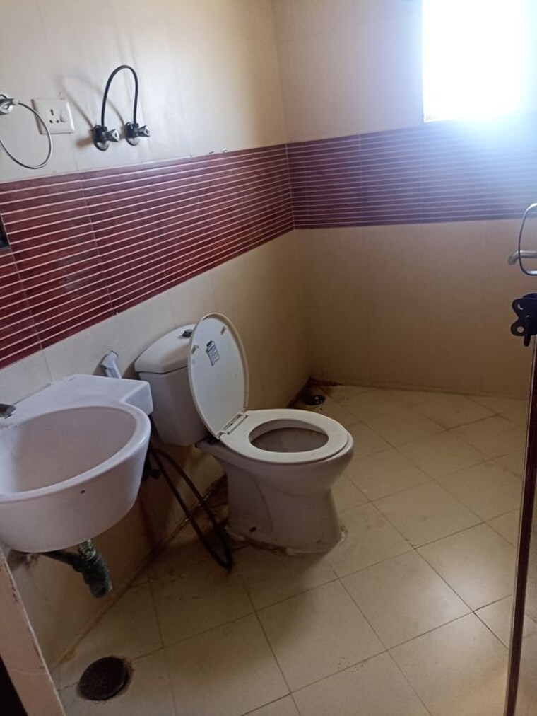 Bathroom, park-view-apartments 3 Bedroom 1750 Sq.Ft. Apartment In Sector 51 Noida 9926055