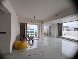3 BHK Penthouse For Rent in Narayan Greens, Dumad