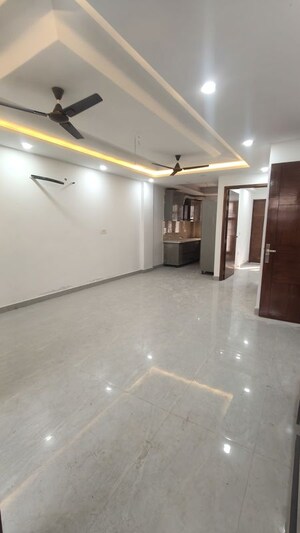 Room in 3 BHK Builder Floor at RPS Palm Drive, Sector 88 – for Sale
