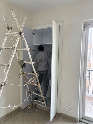 Staircase in 3.5 BHK Apartment at Parsvnath Residency, Sector 51 – for Rent