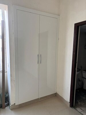 Building Lobby in 3.5 BHK Apartment at Parsvnath Residency, Sector 51 – for Rent