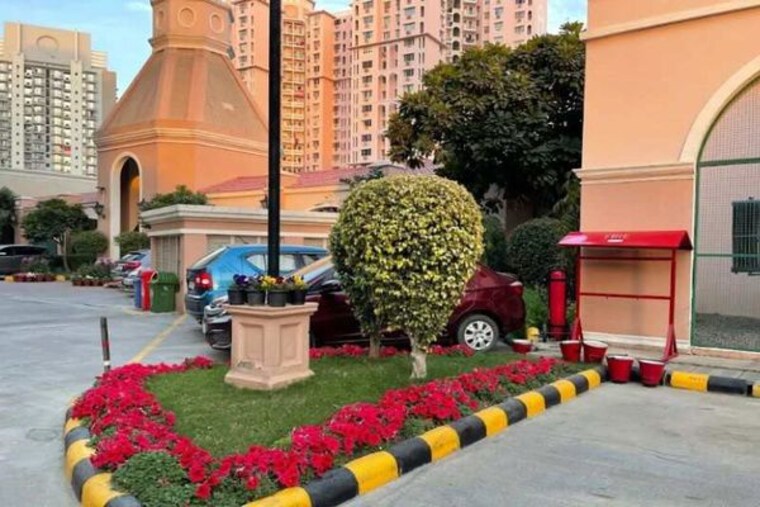 Garden, dlf-trinity-towers 4 Bedroom 2400 Sq.Ft. Apartment In Dlf Phase V Gurgaon 9925785