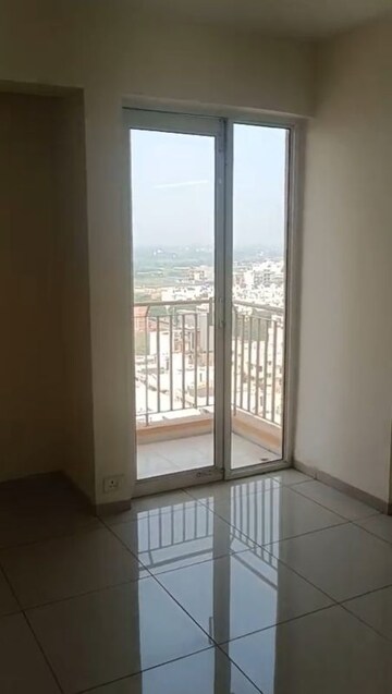 Room in 2 BHK Apartment at Wave Dream Homes, Wave City – for Sale