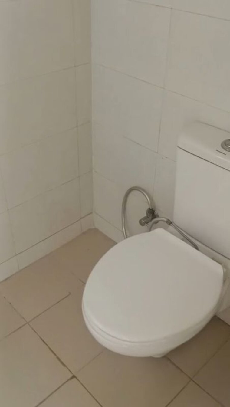 Bathroom, wave-dream-homes 2 Bedroom 840 Sq.Ft. Apartment In Wave City Ghaziabad 9926168