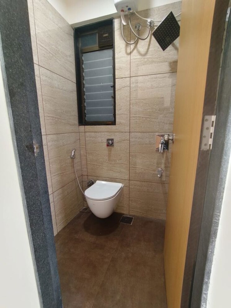 Bathroom, chandak-34-park-estate 1.5 Bedroom 599 Sq.Ft. Apartment In Goregaon West Mumbai 9926330
