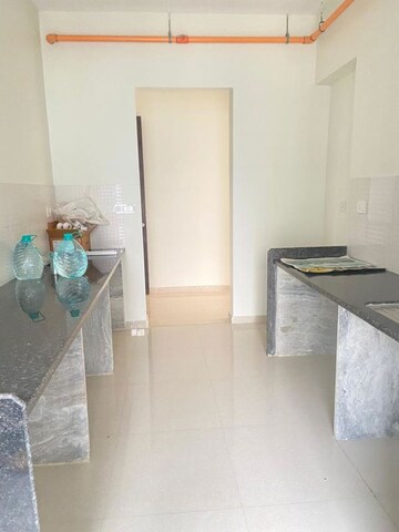 Room in 3 BHK Apartment at Kalpataru Elitus, Mulund West – for Rent