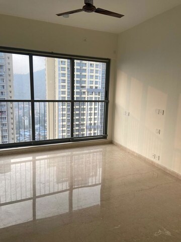 Room in 3 BHK Apartment at Kalpataru Elitus, Mulund West – for Rent