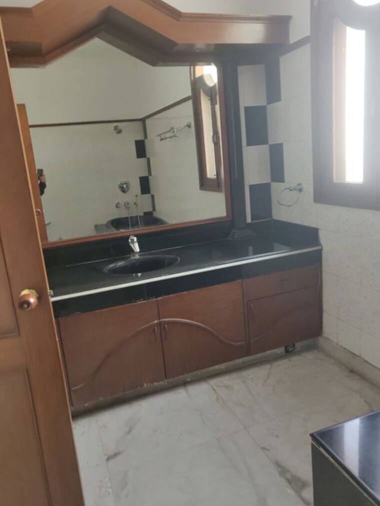 Kitchen, shanti niketan 4 Bedroom 400 Sq.Yd. Builder Floor In Shanti Niketan Delhi 9926692