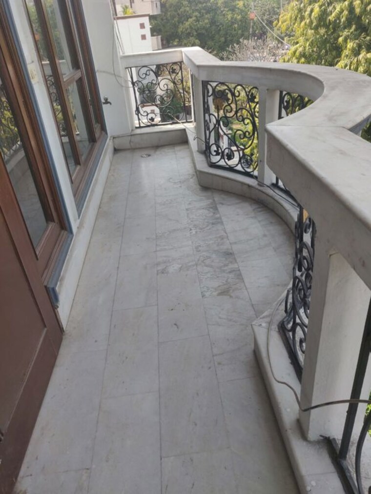 Balcony, shanti niketan 4 Bedroom 400 Sq.Yd. Builder Floor In Shanti Niketan Delhi 9926692