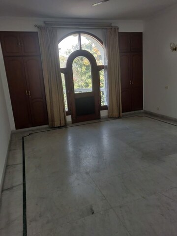 Room in 4 BHK Builder Floor at Shanti Niketan – for Rent