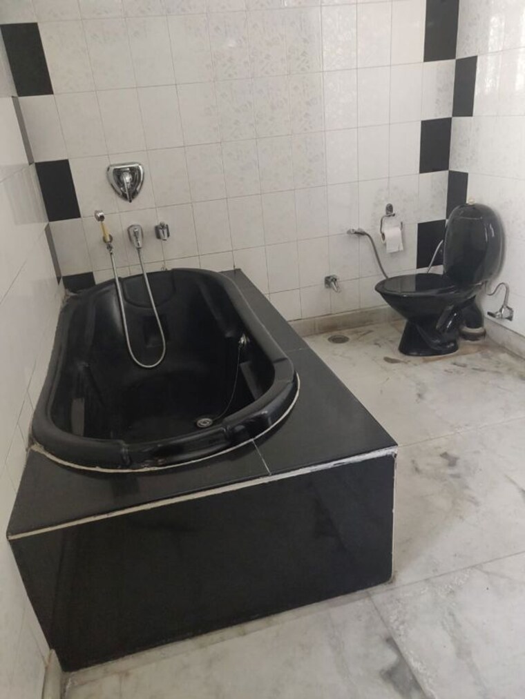 Kitchen, shanti niketan 4 Bedroom 400 Sq.Yd. Builder Floor In Shanti Niketan Delhi 9926692