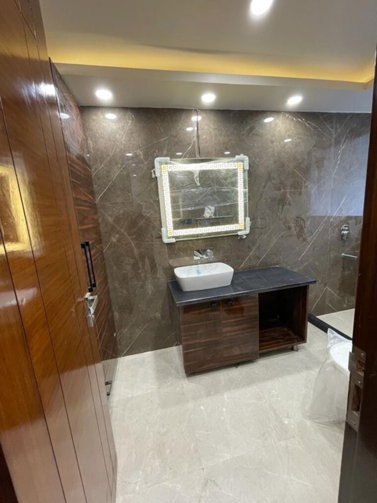 Bathroom, sector 85 5 Bedroom 500 Sq.Yd. Builder Floor In Sector 85 Faridabad 9926495