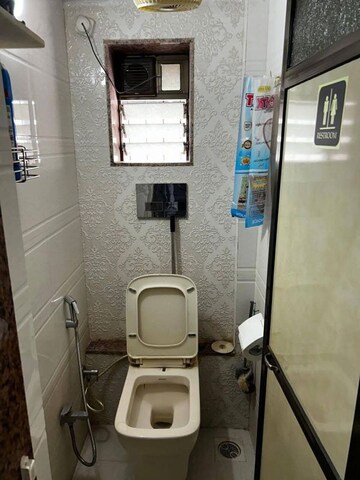 Bathroom in 1 BHK Apartment at Andheri East – for Rent