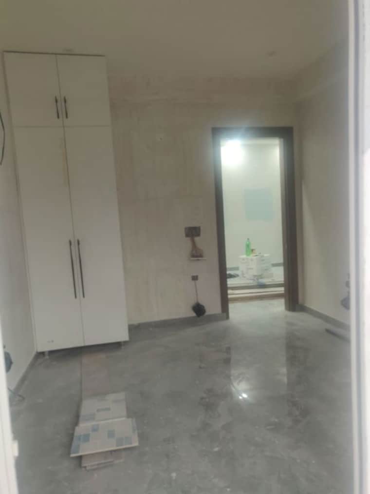 Room, sector 22 3 Bedroom 1000 Sq.Ft. Apartment In Sector 22 Gurgaon 9926884