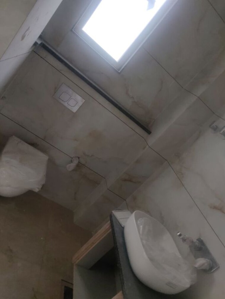 Bathroom, sector 22 3 Bedroom 1000 Sq.Ft. Apartment In Sector 22 Gurgaon 9926884