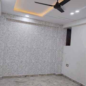 Room in 2 BHK Builder Floor at Sector 102 – for Sale