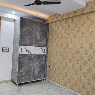 Room in 2 BHK Builder Floor at Sector 102 – for Sale
