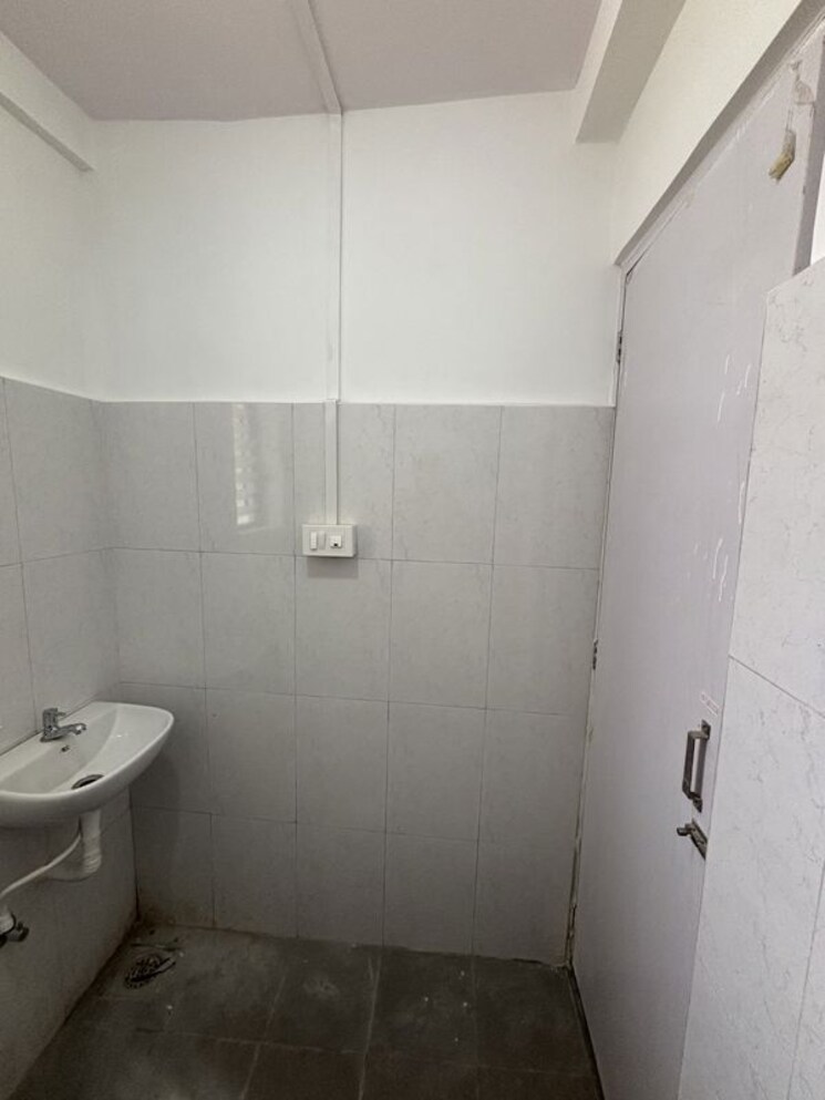Bathroom, happy-valley 1 Bedroom 550 Sq.Ft. Apartment In Manpada Thane 9927177