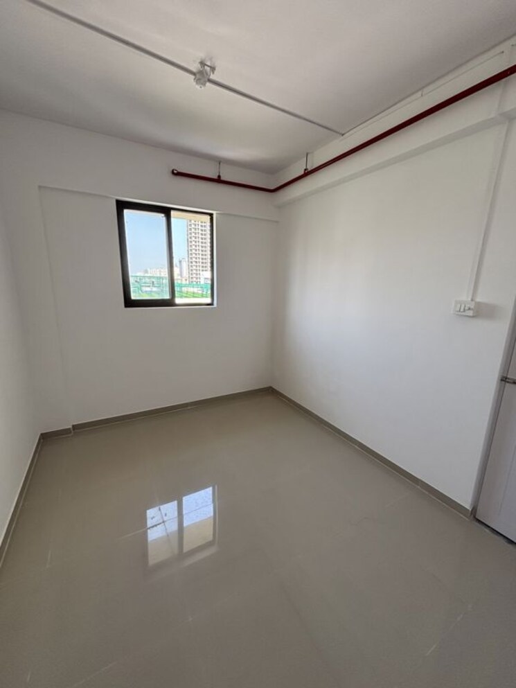 Room, happy-valley 1 Bedroom 550 Sq.Ft. Apartment In Manpada Thane 9927177