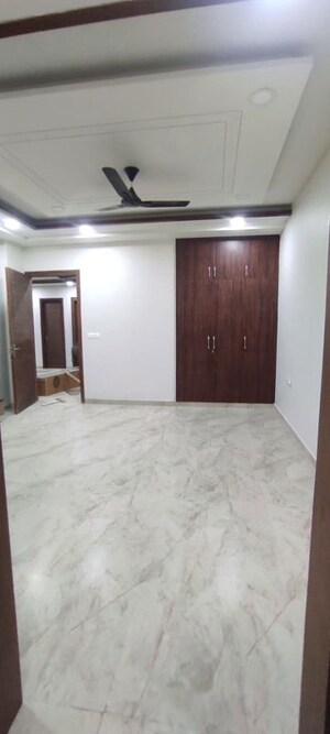 Room in 5 BHK Builder Floor at Sector 85 – for Sale