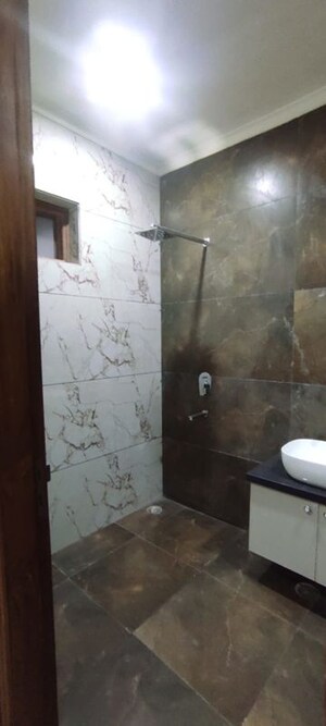 Furnished Amenities in 5 BHK Builder Floor at Sector 85 – for Sale