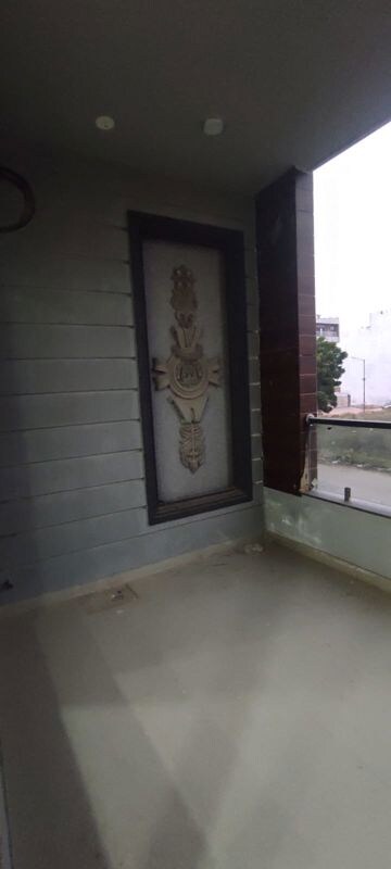 Building Lobby in 5 BHK Builder Floor at Sector 85 – for Sale