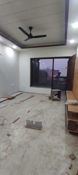 Room in 5 BHK Builder Floor at Sector 85 – for Sale