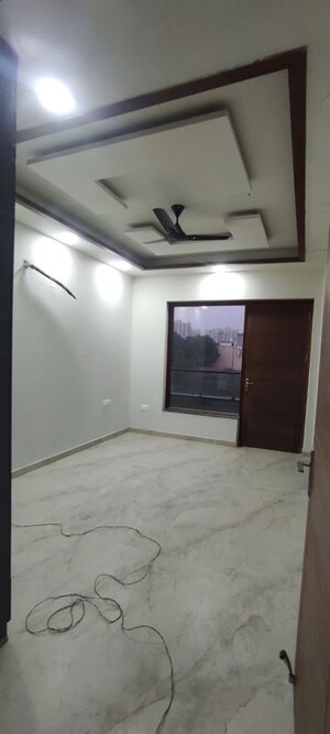 Room in 5 BHK Builder Floor at Sector 85 – for Sale