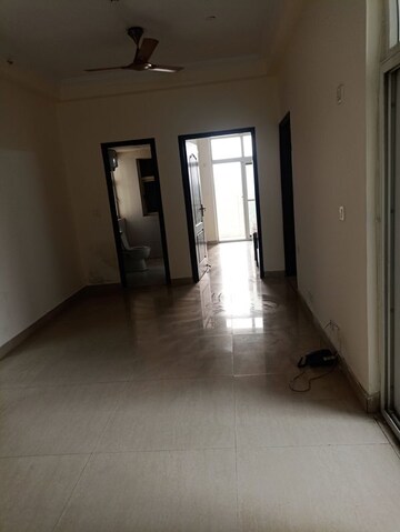 Room in 2.5 BHK Apartment at Mahagun Manor, Sector 50 – for Rent