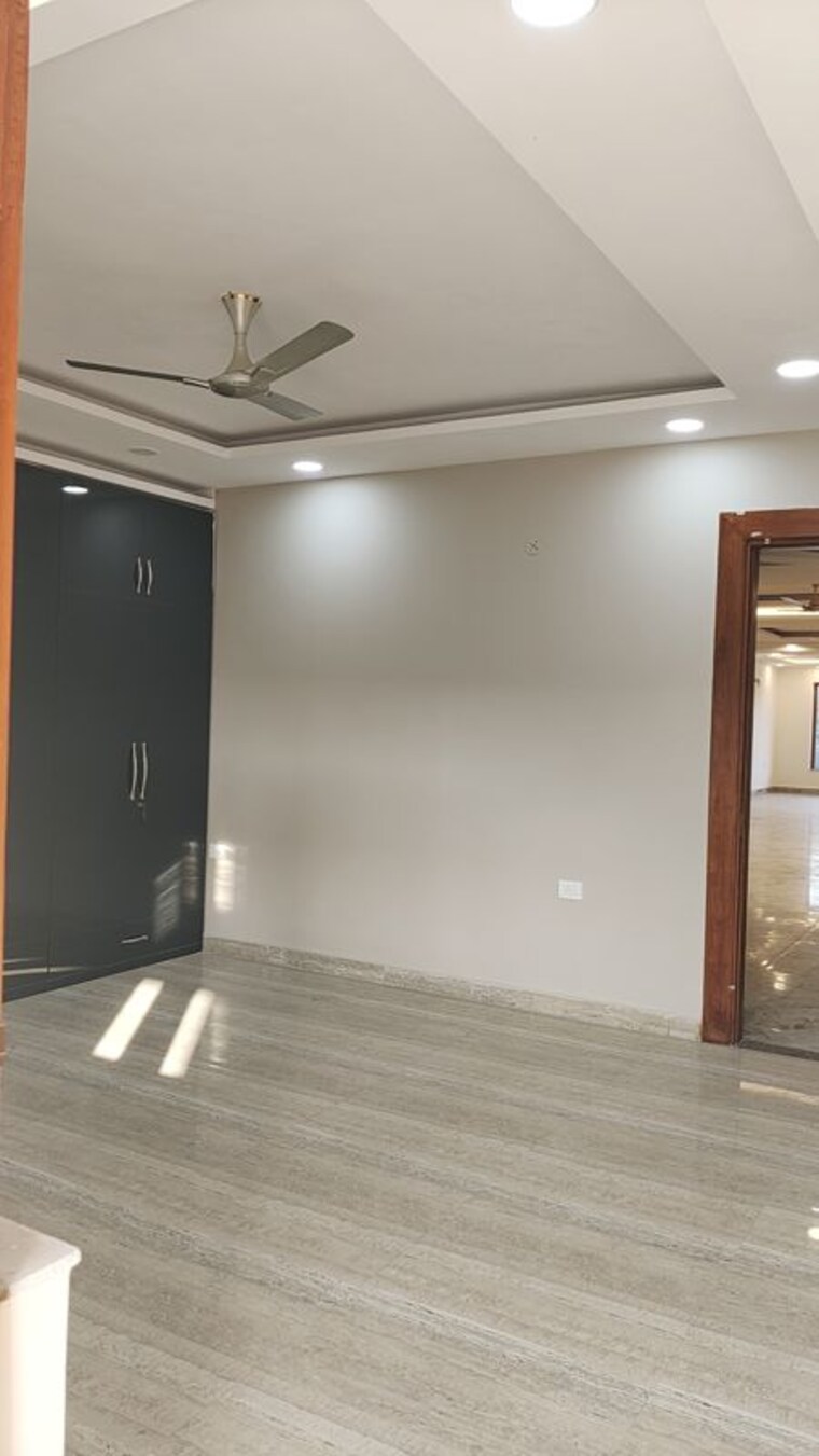 Room, sector 85 5 Bedroom 50 Sq.Yd. Builder Floor In Sector 85 Faridabad 9927257