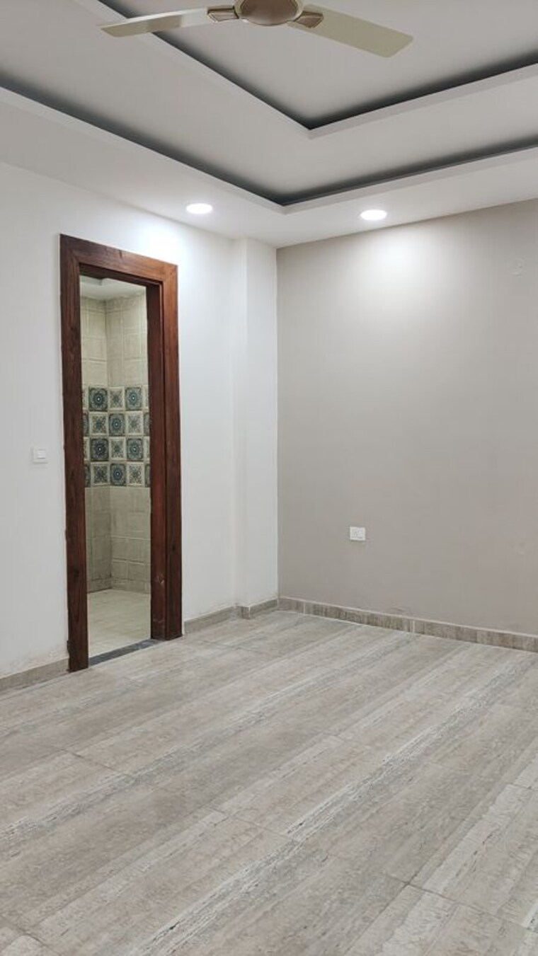 Room, sector 85 5 Bedroom 50 Sq.Yd. Builder Floor In Sector 85 Faridabad 9927257