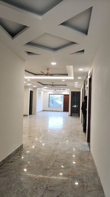 Building Lobby in 5 BHK Builder Floor at Sector 85 – for Sale