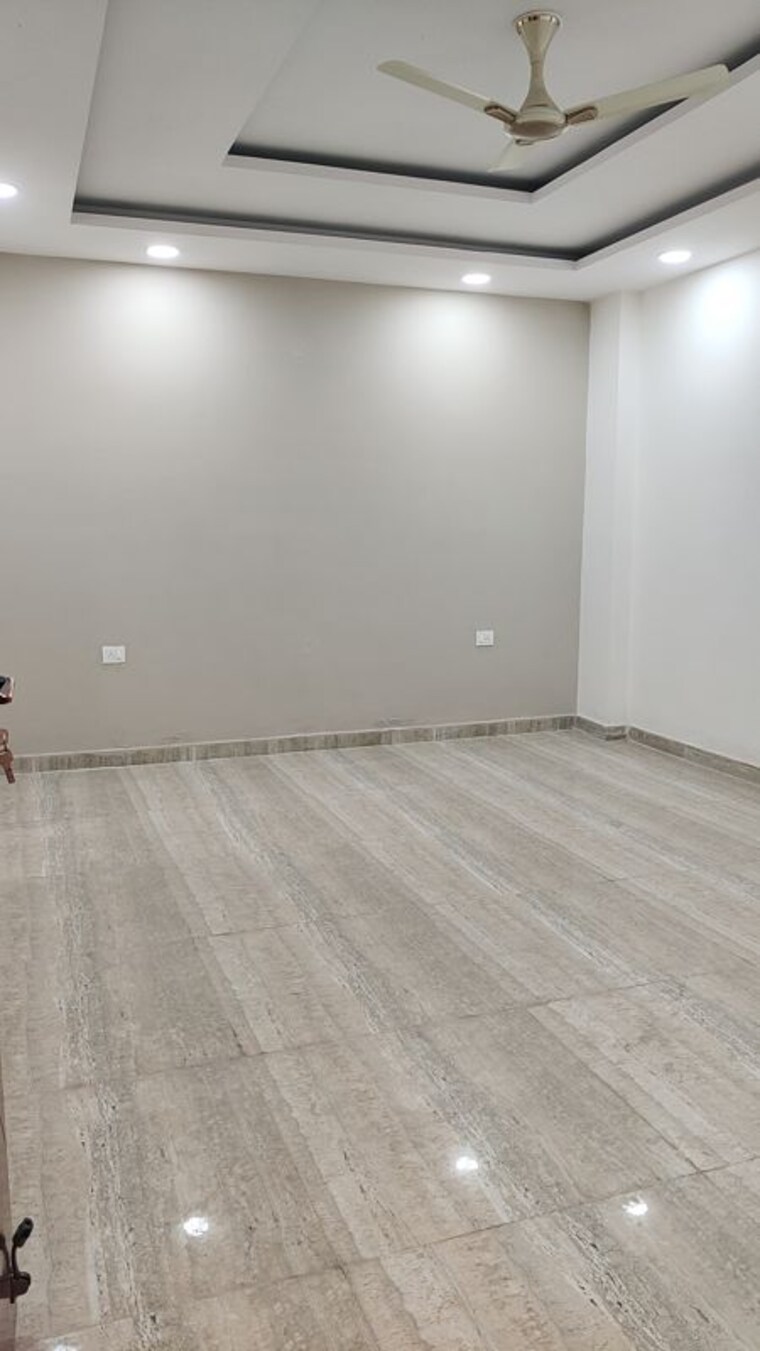 Room, sector 85 5 Bedroom 50 Sq.Yd. Builder Floor In Sector 85 Faridabad 9927257