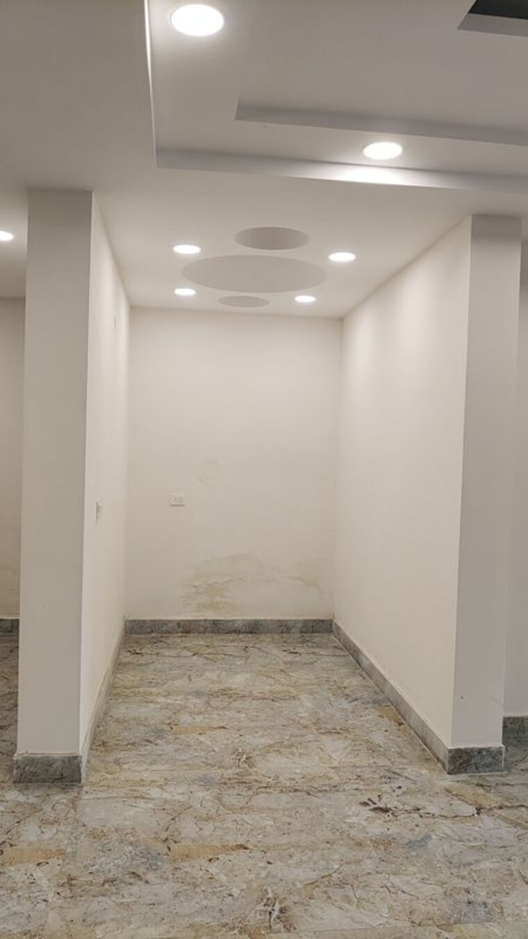 Room, sector 85 5 Bedroom 50 Sq.Yd. Builder Floor In Sector 85 Faridabad 9927257