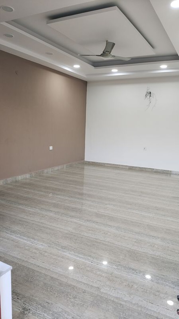Room, sector 85 5 Bedroom 50 Sq.Yd. Builder Floor In Sector 85 Faridabad 9927257
