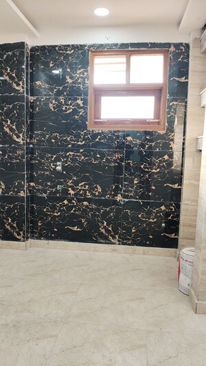 Parking in 5 BHK Builder Floor at Sector 85 – for Sale